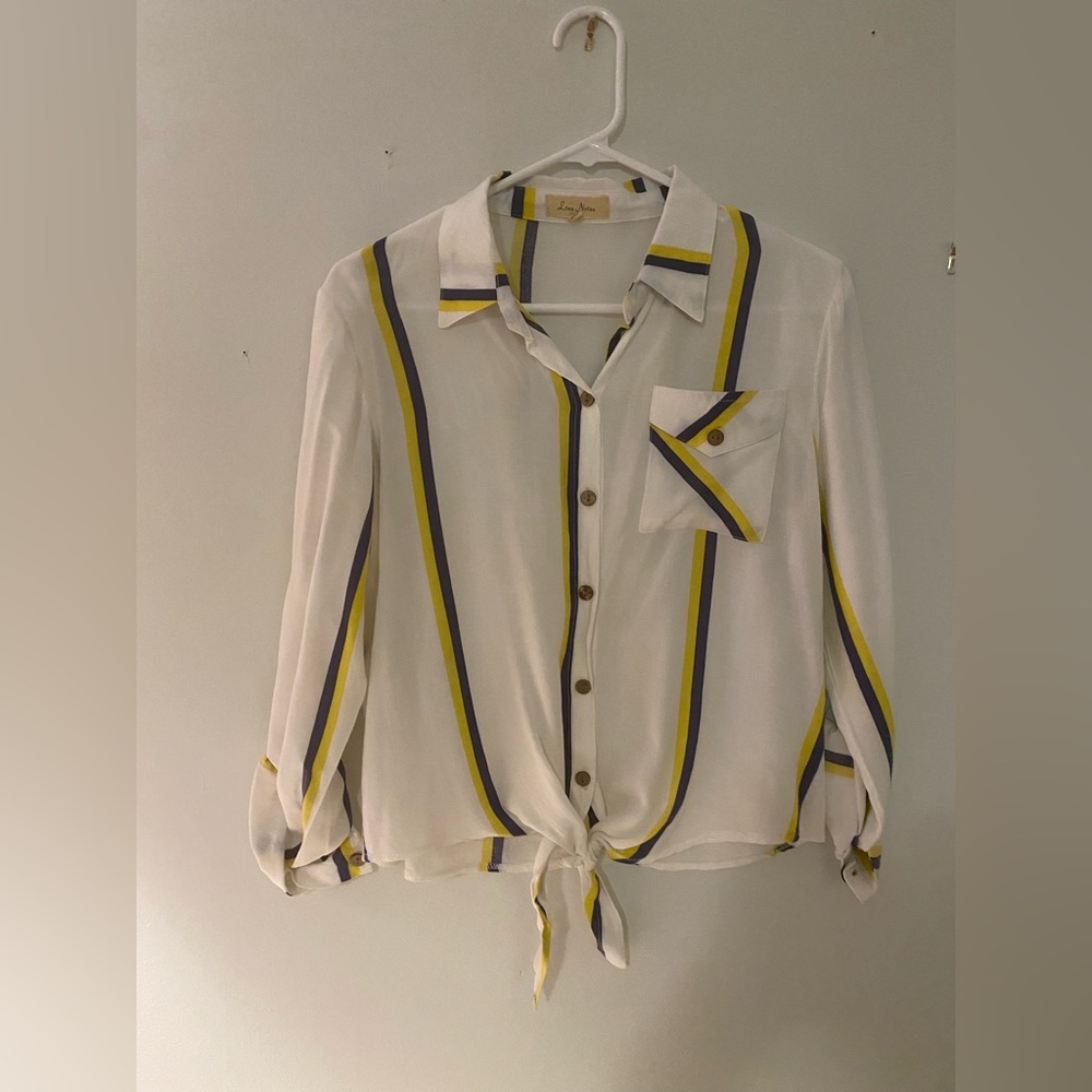 Cute yellow, navy and white blouse💛💙🤍